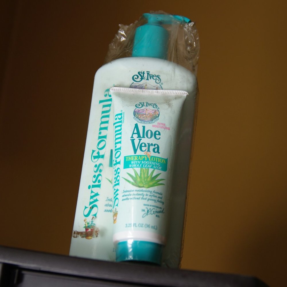 Vintage St Ives Swiss Formula Aloe Vera Therapy Body Lotion 20 oz NOS Prop Rare